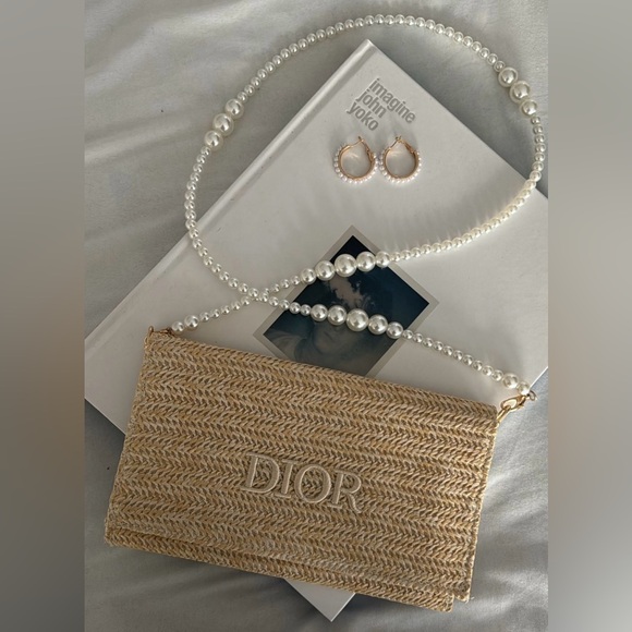NEW CHRISTIAN DIOR POUCH - Picture 3 of 13